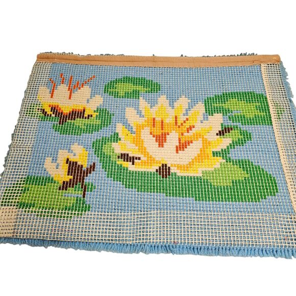 Hand Made Vintage Latch Hook Rug Wall Hanging Set Lotus Flower Cottage Farmhouse - Picture 5 of 8